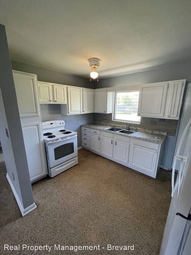 Building Photo - 2597 Stephen Dr NE