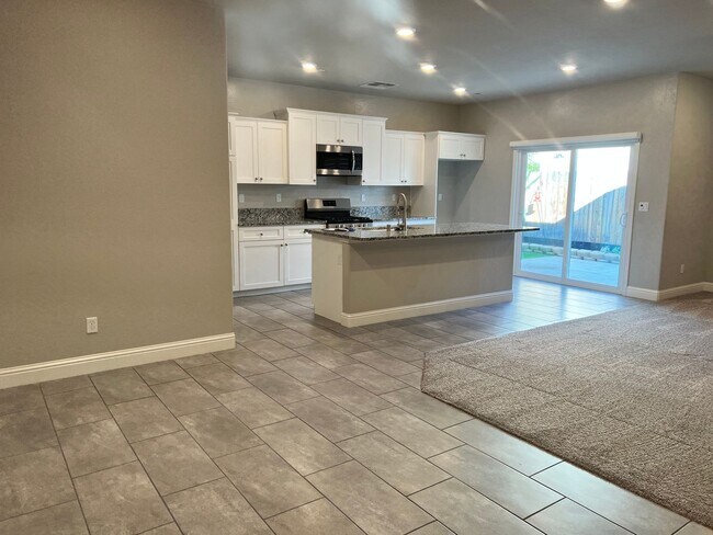 Building Photo - Charming and Elegant Home in Clovis District