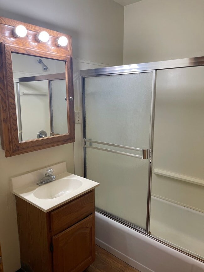 Building Photo - High, 456