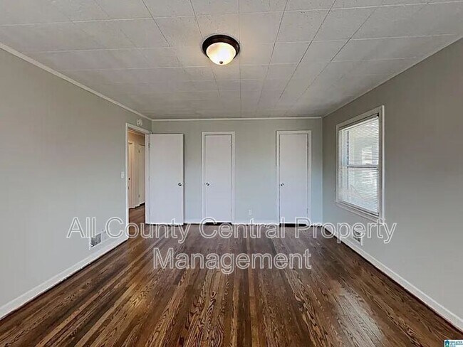 Building Photo - 929 49th St