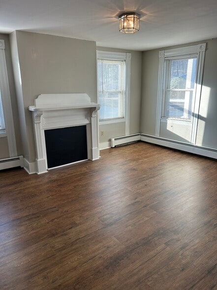 Living room - 156 Worcester St