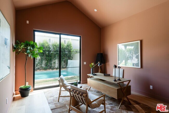 Building Photo - 11748 La Maida St