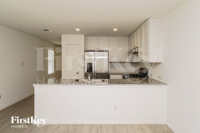 Building Photo - 2418 Double Oak Dr