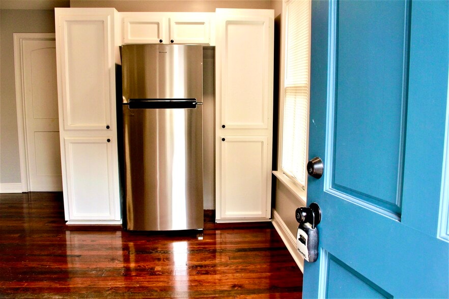 Building Photo - 1124 S 14th St