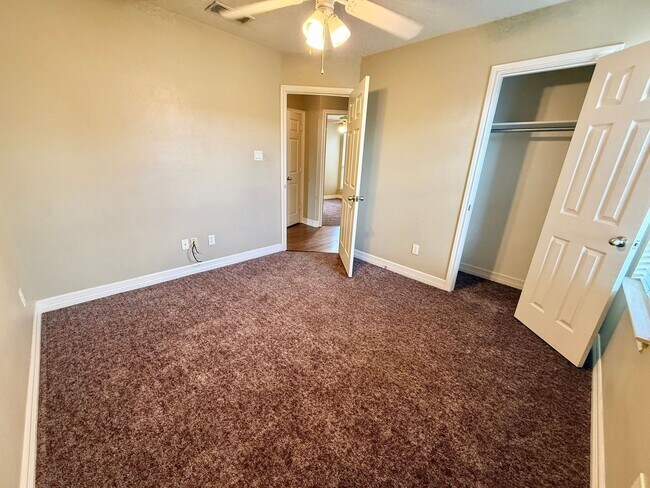 Building Photo - 8340 Stonebridge Way