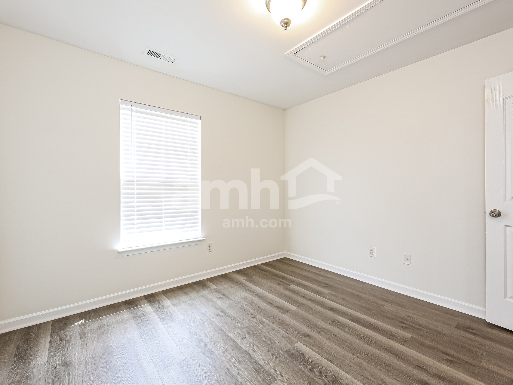 Building Photo - 104 Portland Falls Dr