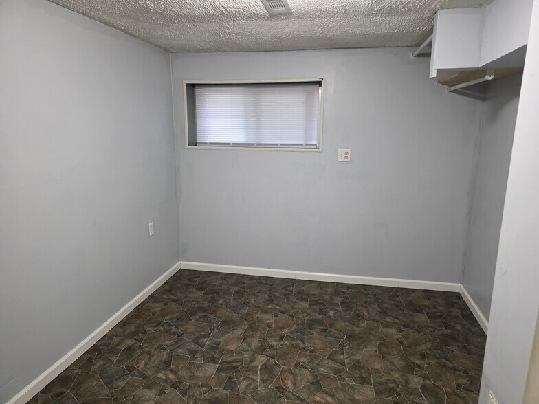 Building Photo - 513 Virginia Ave