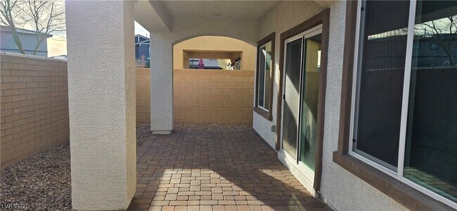 Building Photo - 427 Larksong Ave