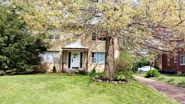 Front of Building - 319 Ridgedale Rd