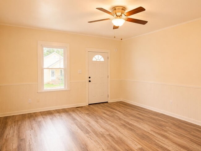 Building Photo - 427 Lakeview St