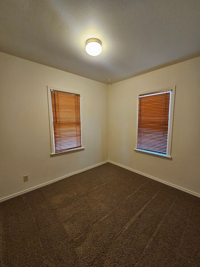 Building Photo - 2 BED | 1 BATH | ROBBINSDALE | SINGLE-LEVE...