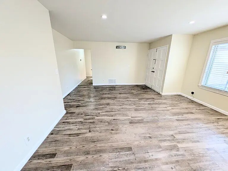 Living room view 4 - 130 Avenida Espana