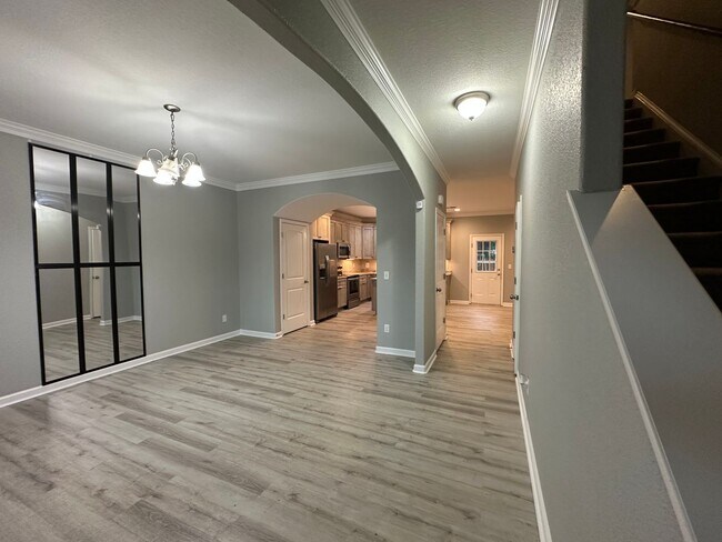 Building Photo - Spacious and beautifully designed home wit...