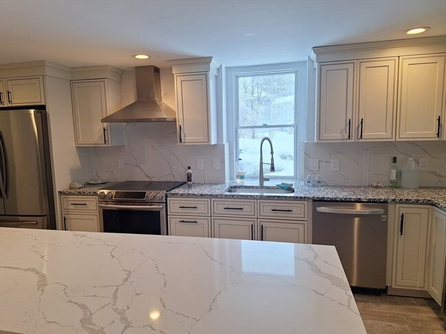 Building Photo - 48 Gee Ave