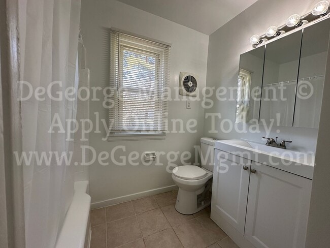 Building Photo - Gorgeous Spacious 4 Bedroom 1.5 Bath Singl...