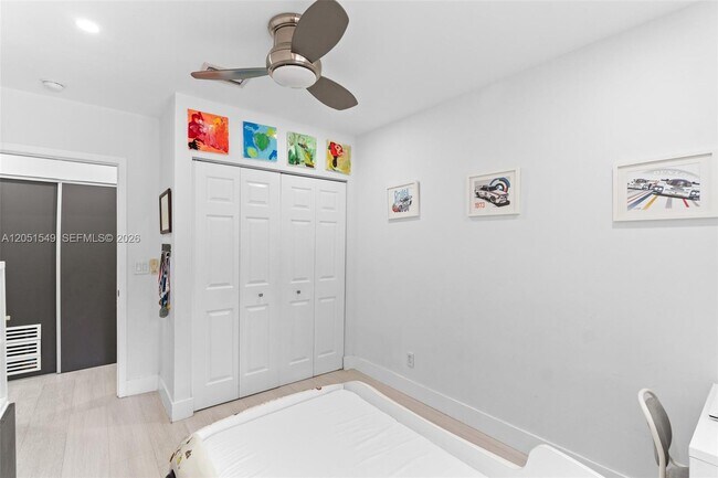 Building Photo - 7831 SW 54th Ct
