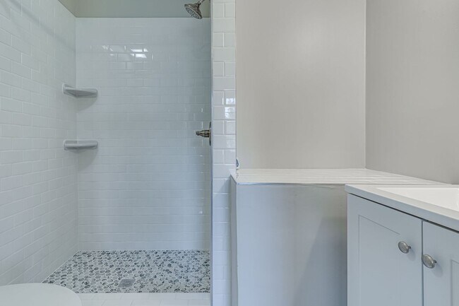 Building Photo - Renovated Home in Pinewood Lake Neighborhood