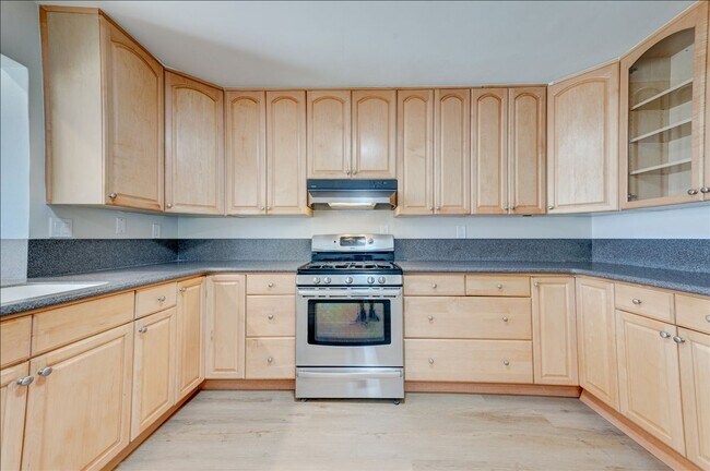 Building Photo - 11370 Travis Pl