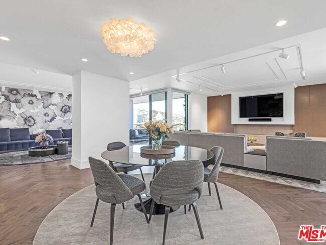 Building Photo - 1100 Alta Loma Rd