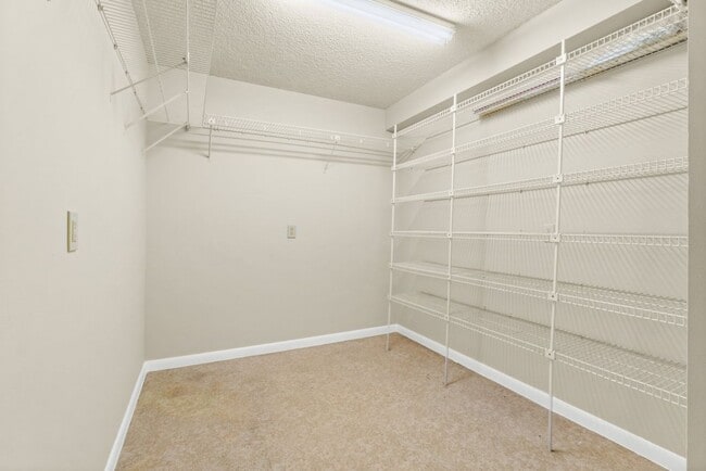 Building Photo - Spacious 2BR/2BA Condo at Whitehall - West Palm Beach
