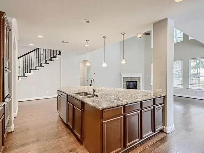 Building Photo - 8715 Vantage Point Dr