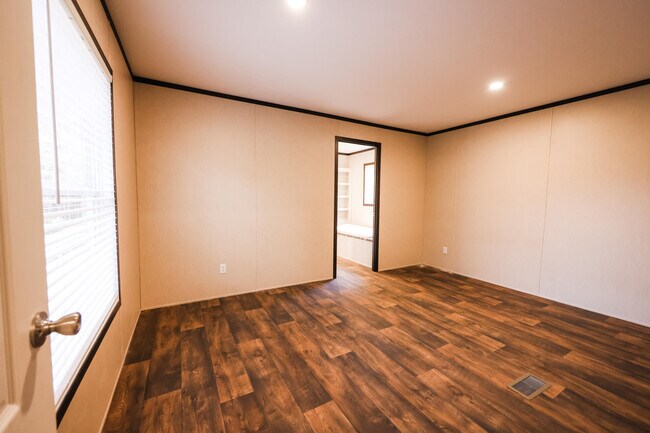 Building Photo - 415 Hillsdale Rd