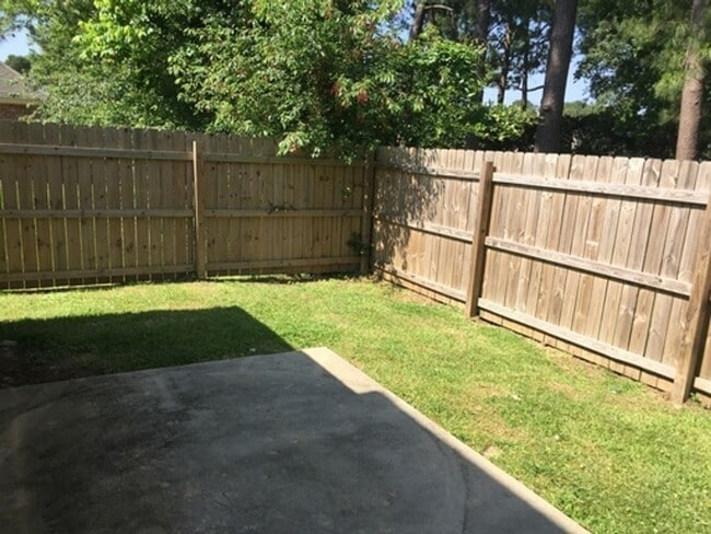 Building Photo - 3 Bedroom Townhouse in Broussard