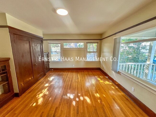 Primary Photo - 1376 Loma Ave