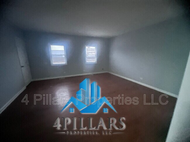 Building Photo - 403 Kenwood St