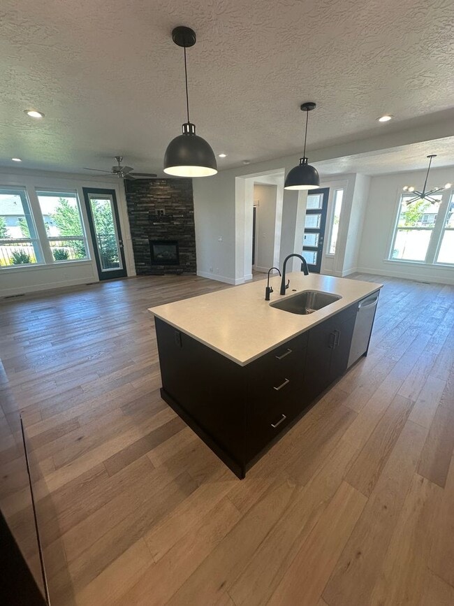 Building Photo - 6 months lease//Riverstone: Gated Community, Pond Access in BackYard, Patio Home, with all of the...