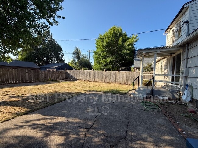 Building Photo - 1435 18th St NE