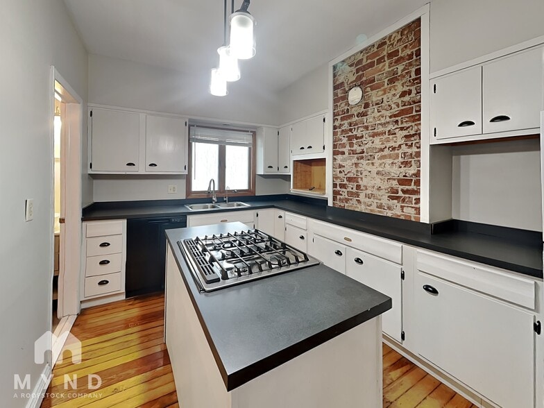 Building Photo - 215 Wilson Ave