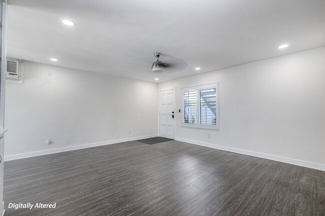 Building Photo - Updated 2-bedroom 2-bath condo in North Park!