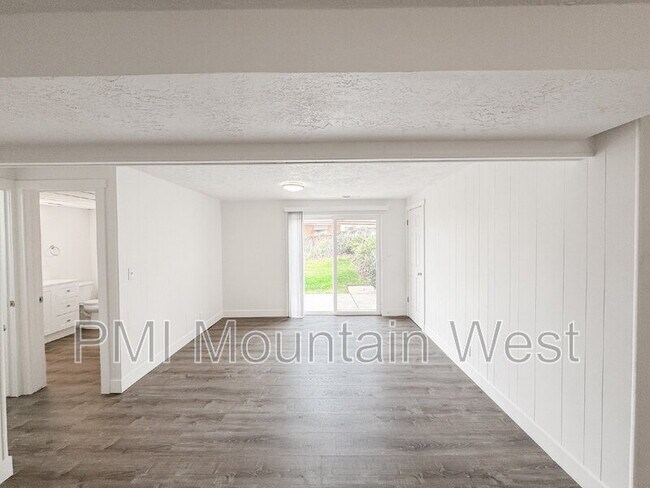 Building Photo - 1011 Claremont Dr