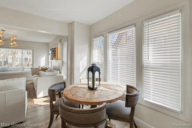 Building Photo - 314 S Laurel St