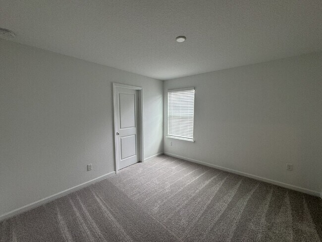 Building Photo - Mill Creek Townhome