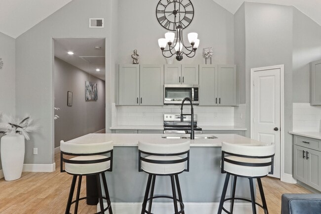 Building Photo - 5607 Bacher St