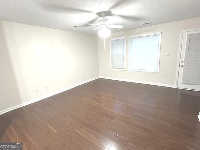 Building Photo - 305 Carriage Chase