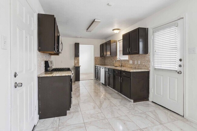 Building Photo - 10418 Iris Lake Ct