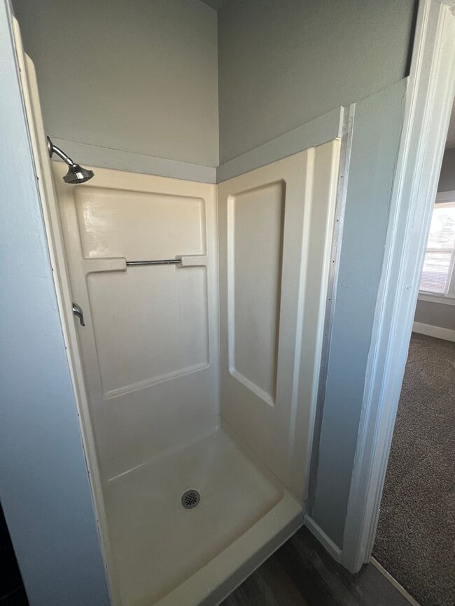 Building Photo - Spacious-Charming-Two Plus Bedrooms-Sunny Windows-Fenced Yard-Pet Family Members Welcome!