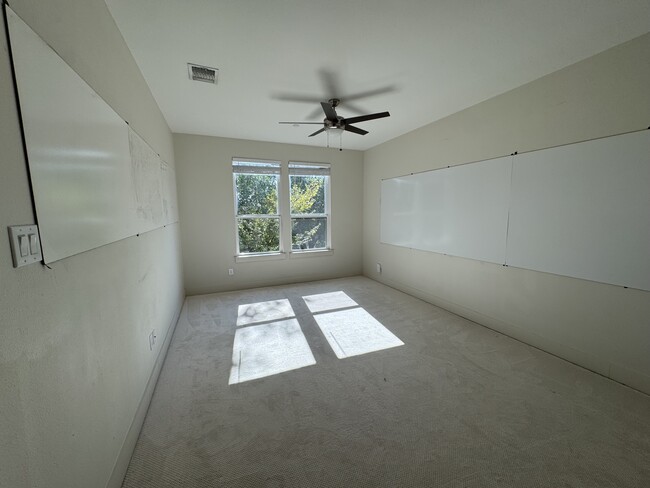 Building Photo - 2129 Lovedale Ave