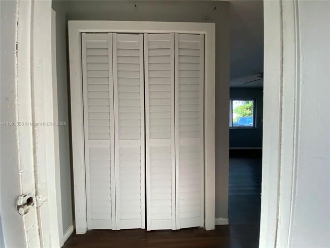 Building Photo - 6132 SW 39th St