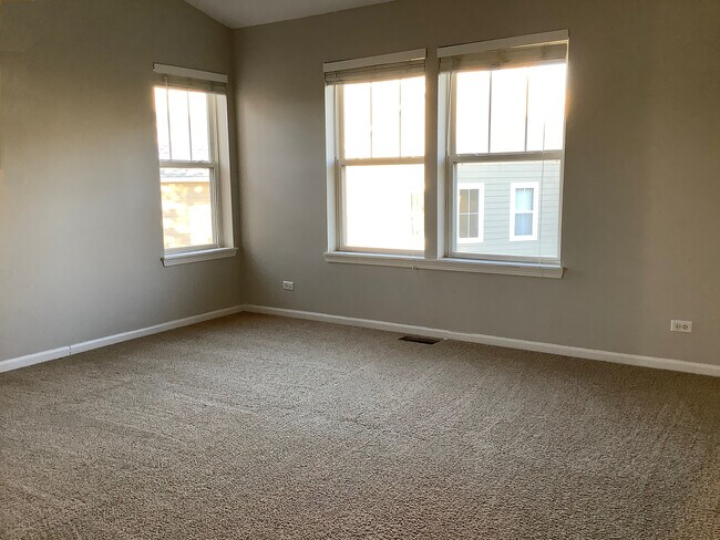 Building Photo - 75 Woodview Dr
