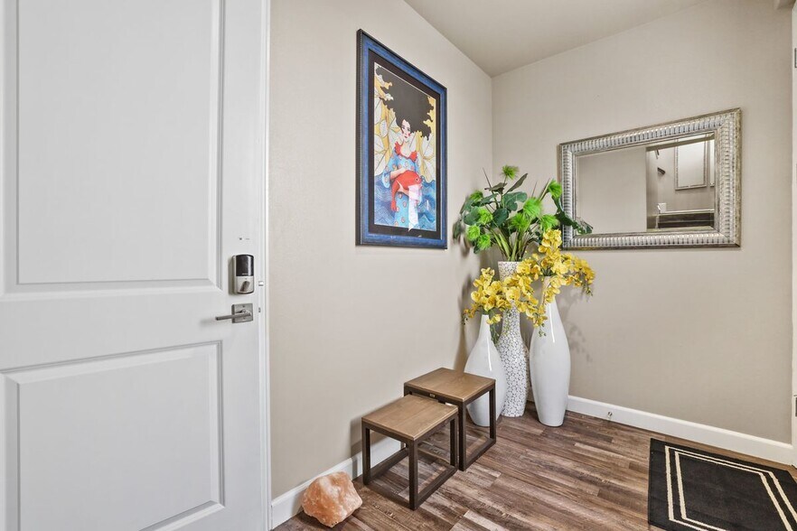 Building Photo - 14881 Newland St