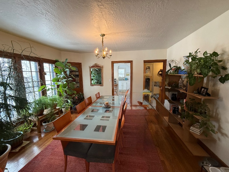 Building Photo - 3665 Glencairn Rd