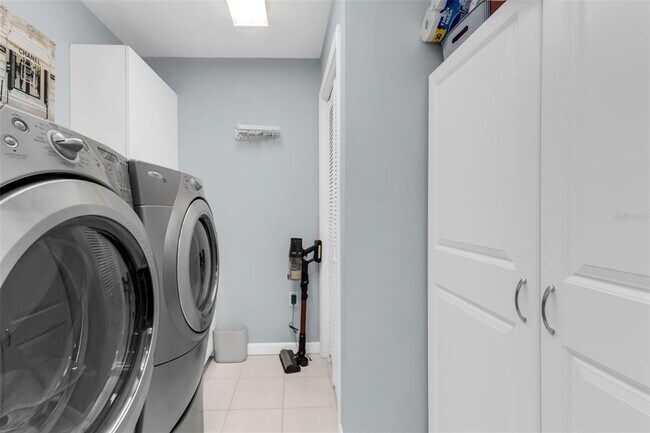 Building Photo - 276 Lewis Cir