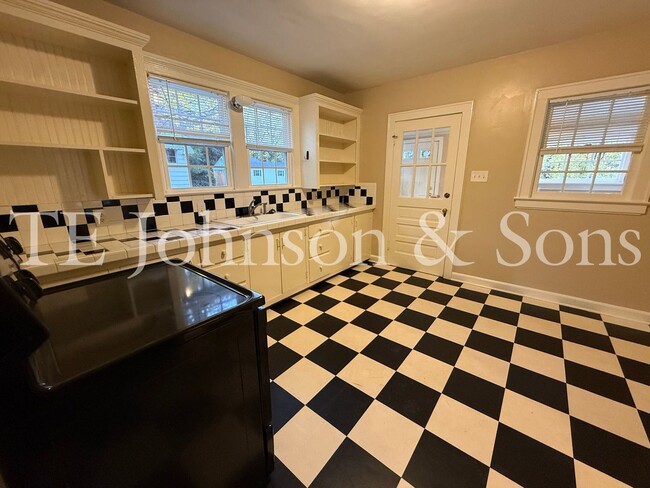 Building Photo - Charming Home with Character and Modern Co...