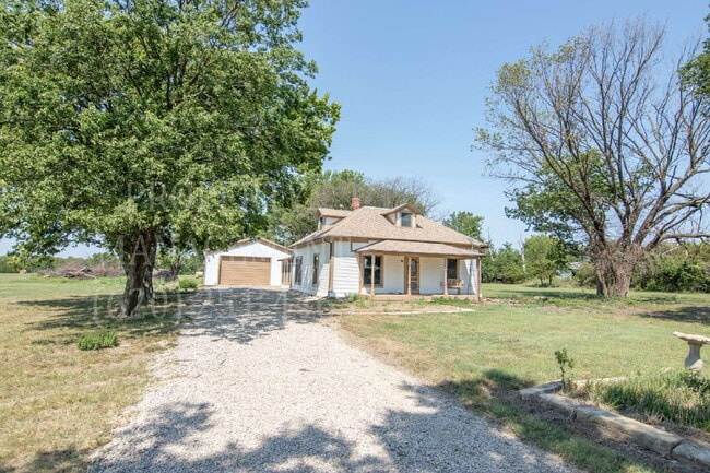 Building Photo - Remodeled 3-Bed Country Home