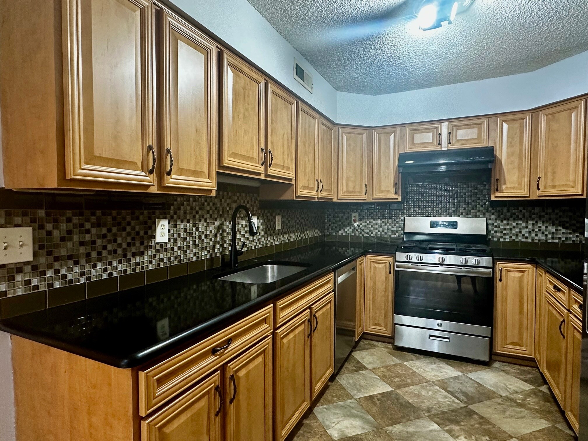 Building Photo - 99 Thoreau Dr