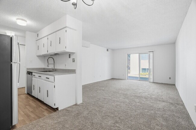 Building Photo - $1,195.95 - 1 Bed, 1 Bath Condo in Denver with Outdoor Patio Space